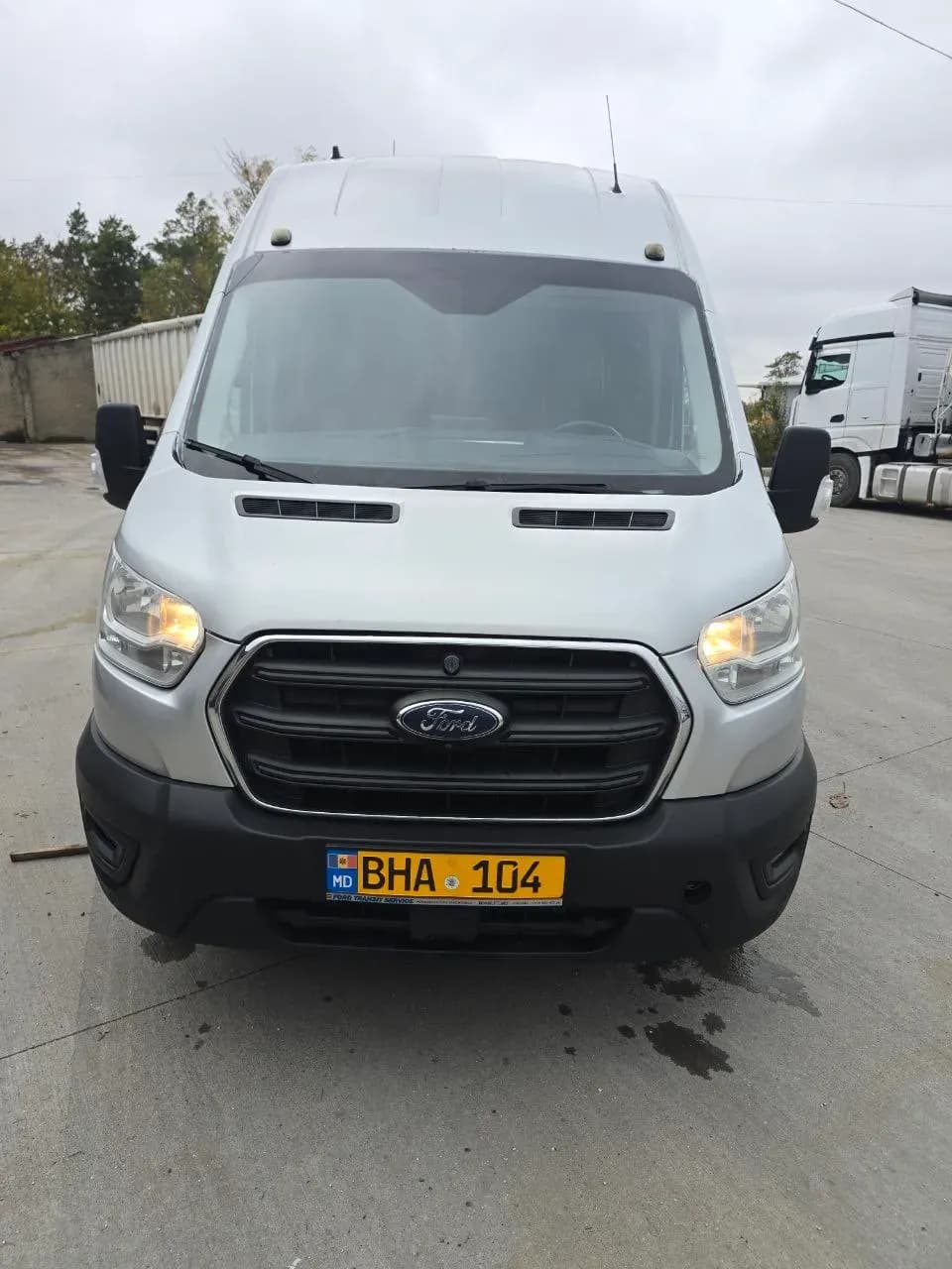 Ford Transit, 2019 — Photo 1 of 11