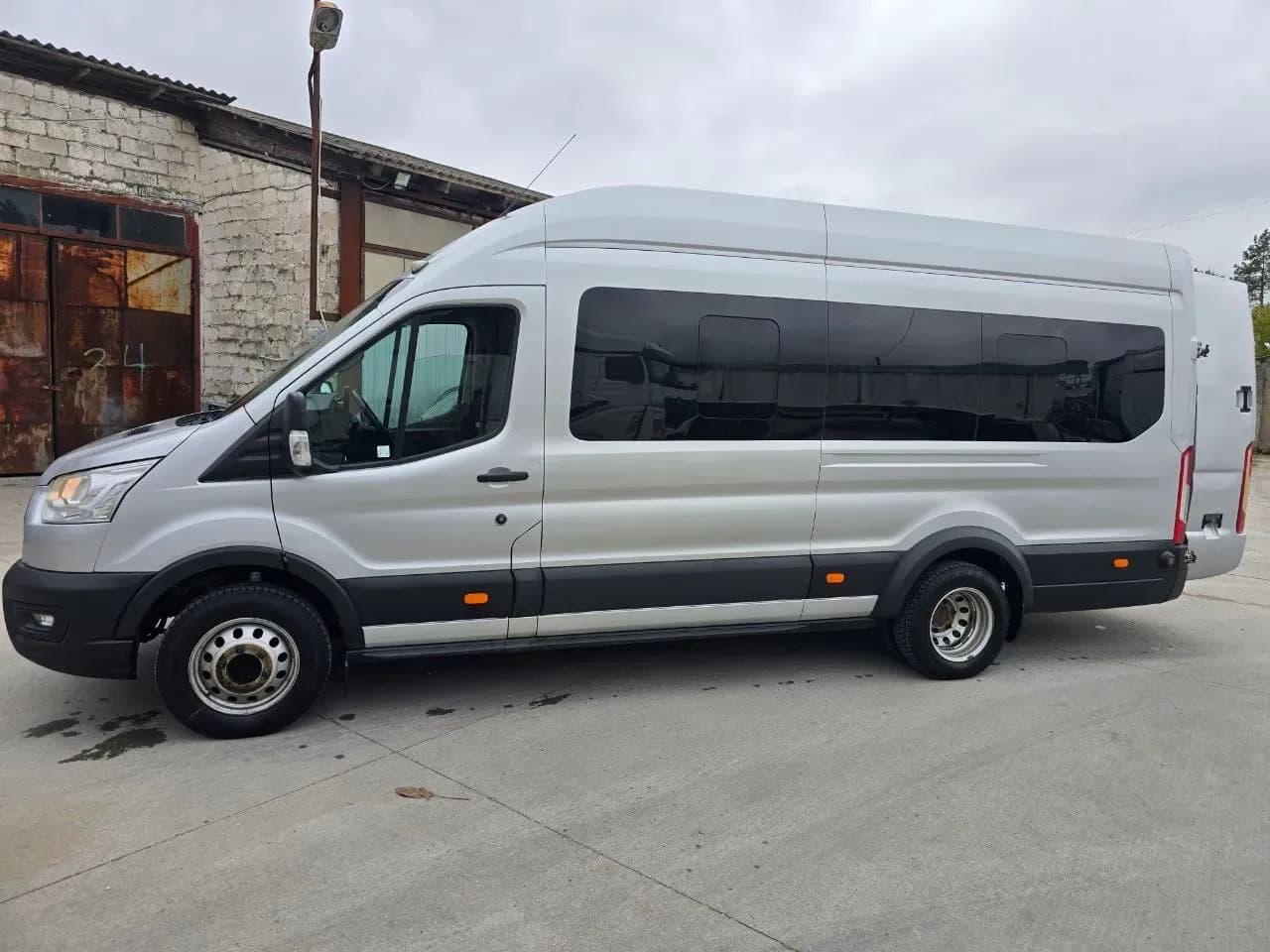 Ford Transit, 2019 — Photo 4 of 11