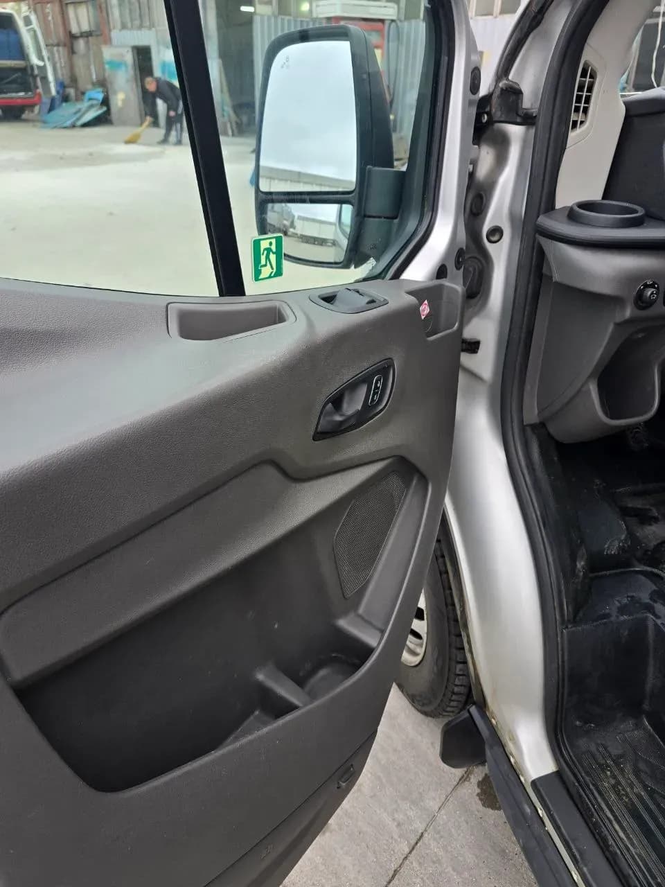 Ford Transit, 2019 — Photo 9 of 11